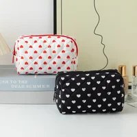 Bolsa de cosméticos con estampado de corazón para mujer, bolsa de almacenamiento para brochas de lápiz labial, Kit de aseo de viaje, bolsos de maquillaje Kawaii, bolsa organizadora