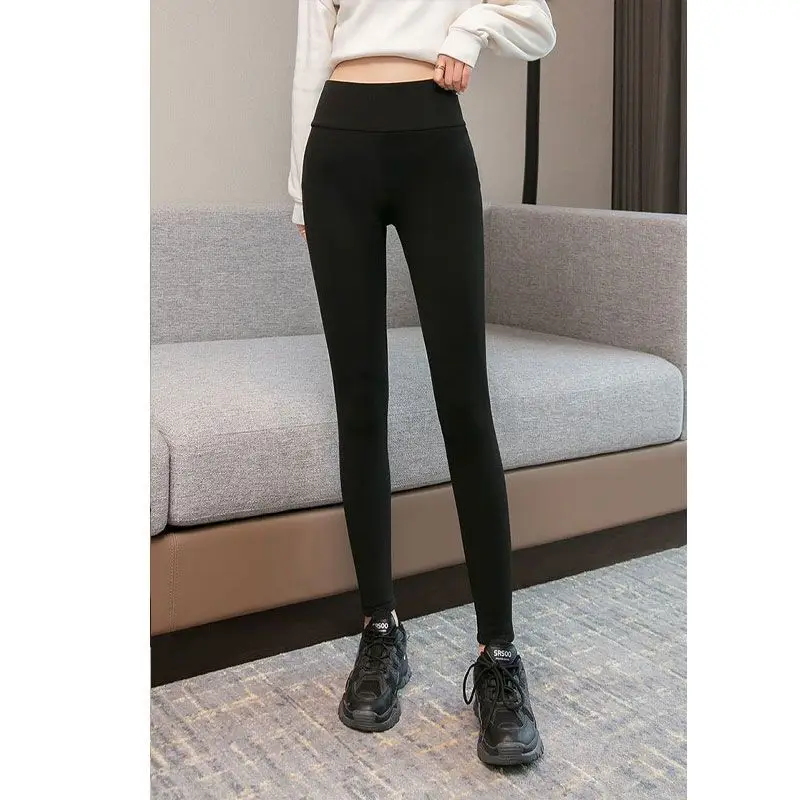 

Леггинсы женская одежда плотно облегающие милые вышитые подкладки с подъемом шелковистого толстого джинсового цвета, нескользящие плюшевые семи четвертей