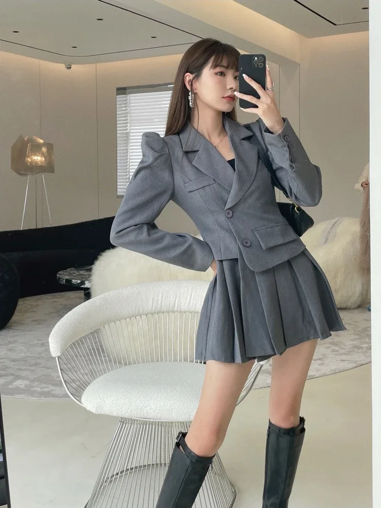 Gonna a pieghe stile Preppy vestito donna moda coreana manica a bolle minigonna grigia set primavera femminile nuovo Y2k due pezzi