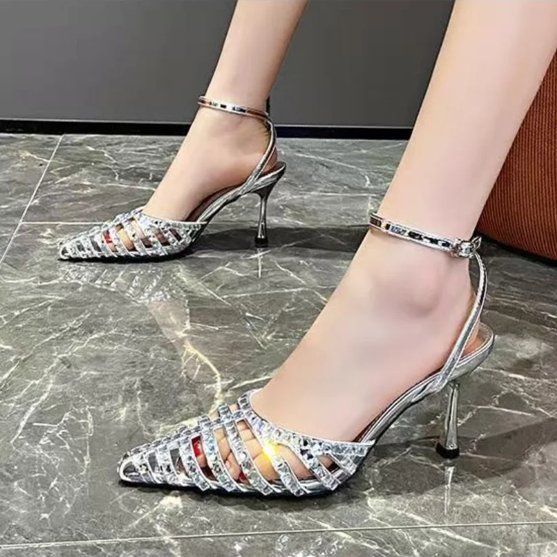 sandalias-femininas-estilo-frances-com-diamantes-de-agua-nova-moda-tiras-de-fivela-salto-stiletto-bico-fino-sapatos-ocos-bombas-de-strass