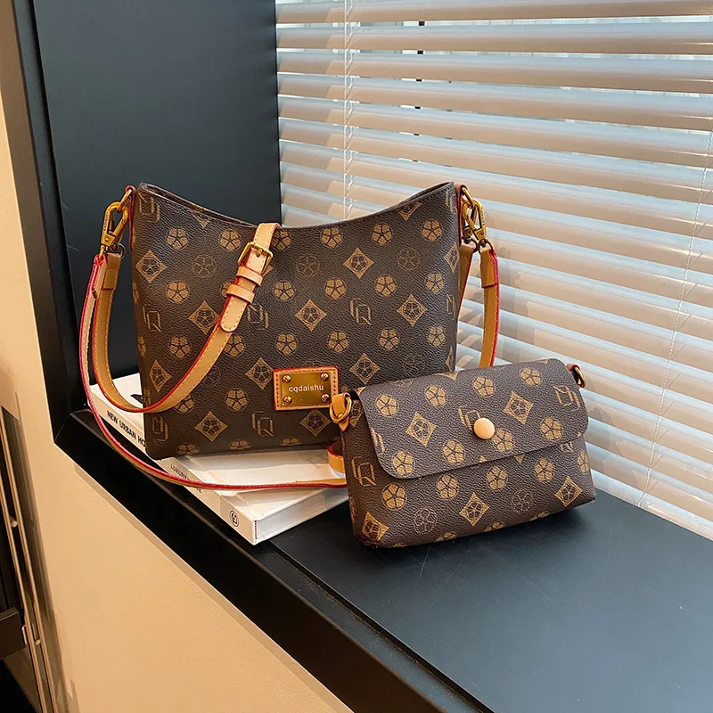 

Fashionable and versatile textured shoulder bag, high-end sensory communication, inclined cross bag, elegant casual bag