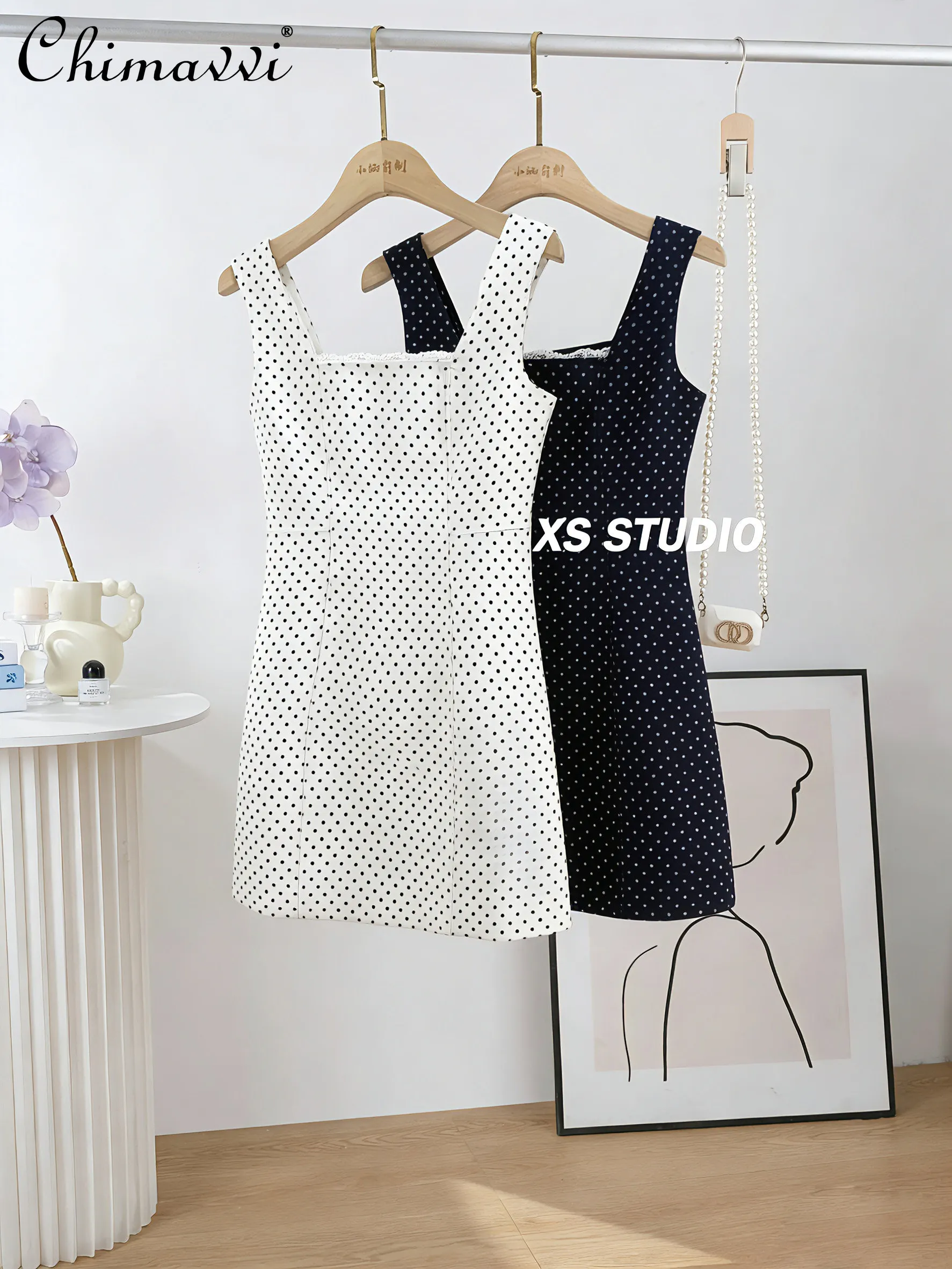 

Французское винтажное платье-комбинация в горошек с квадратным вырезом, женское, весна-лето 2026, новая модная коллекция, элегантное облегающее мини-платье без рукавов