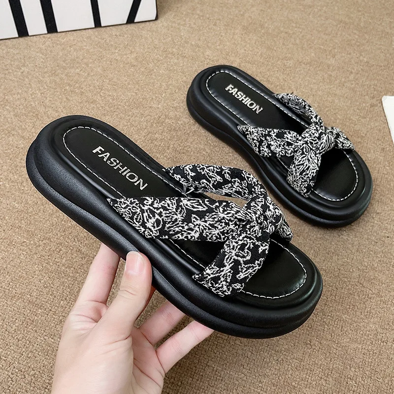 

Women's Summer Outerwear 2025 New Thick-soled Casual Beach Sandals Fashionable and Versatile Word Sandals and Slippers