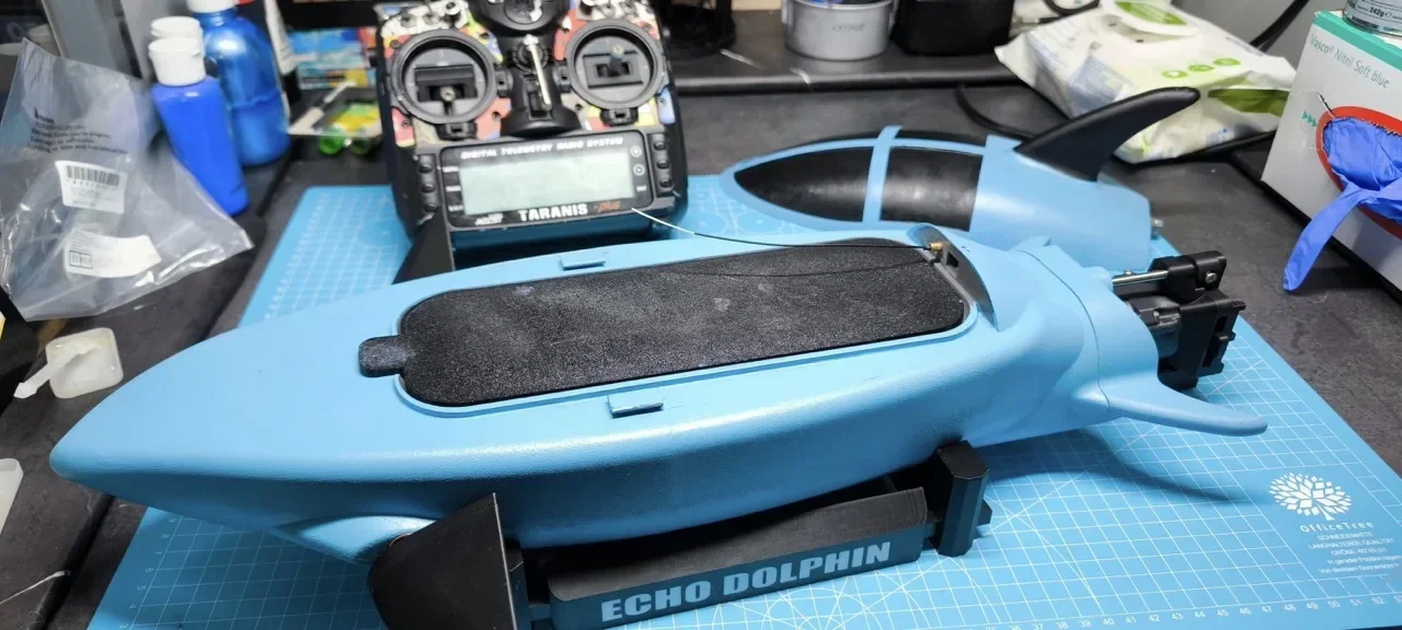 [54cm] Dolphin RC Remote Control Boat, Omnidirectional Spray Pump Fin Linkage Adaptation M-JET-35