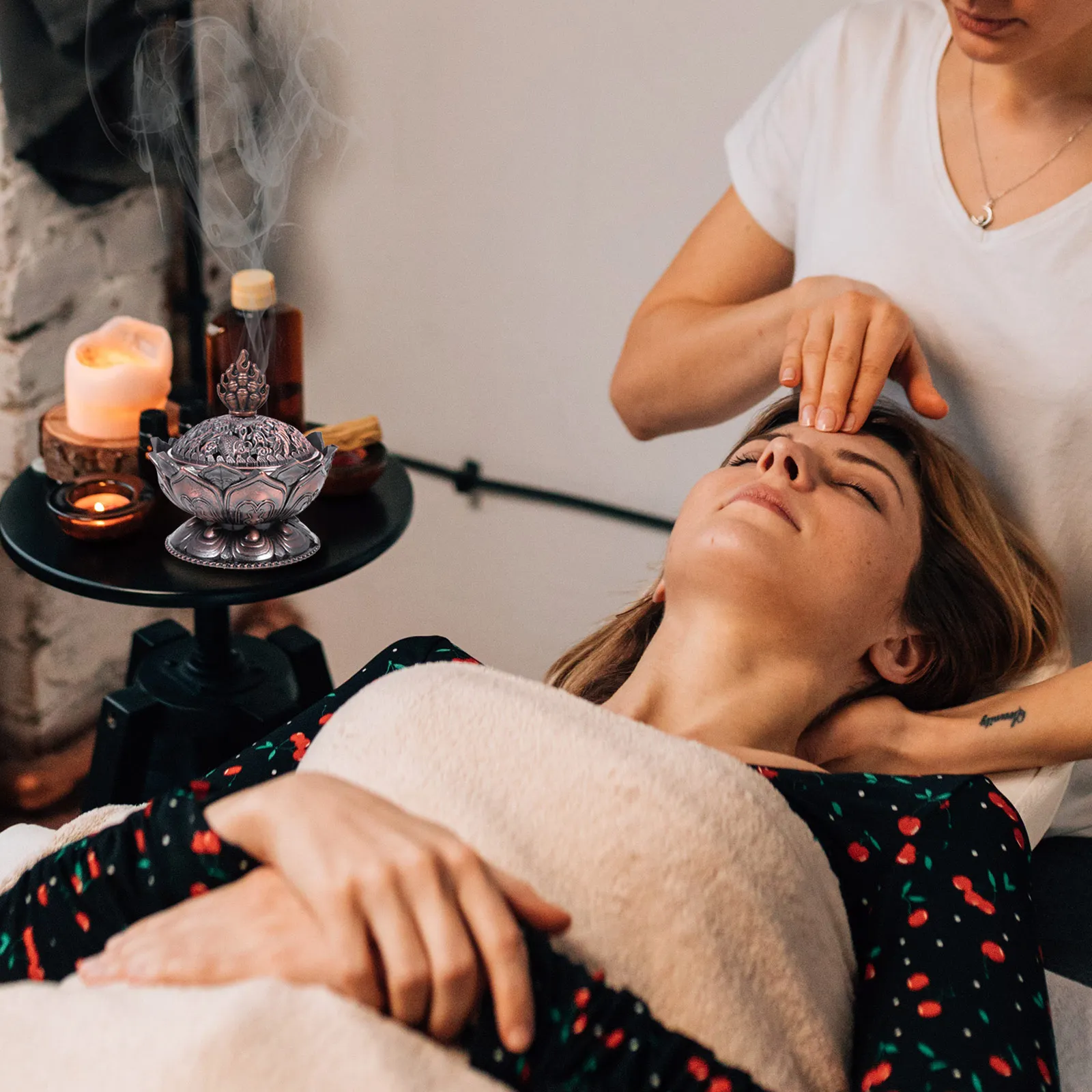 

2Pcs Hollow Aroma Stove Zinc Alloy Incense Burner for Desktop Sauna Study Room Decor Craft Censer with Lid Simple Design