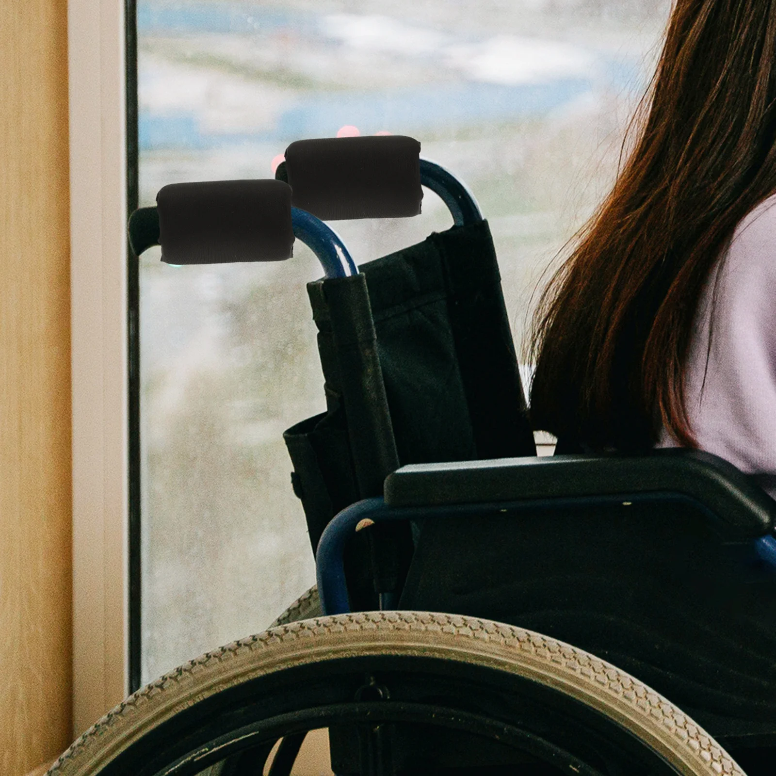 

2Pcs Thicken Wheelchair Handle Covers Foldable Ergonomic Grip Roller Handles Protective Padded Wraps for Seniors Disabled