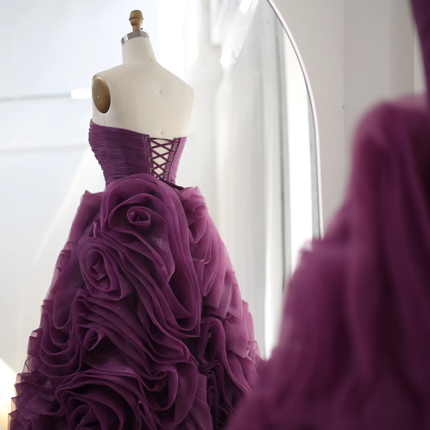Sharon Said Luxuriöses 3D-Rosenblumen-Abendkleid in Lila für Hochzeitsfeier, Trägerloses Midi-Gala-Kleid in Rosa, Formelles Kleid SF451, Maßanfertigung – Detail 13
