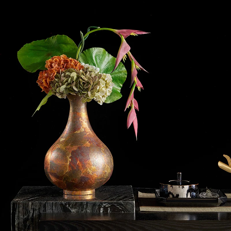 vase-decoratif-en-ceramique-peint-a-la-main-style-esthetique-chinois-motif-floral-dore-pour-bureau-espace-the-hotel-maison-d'hotes-salon-de-the-bureau