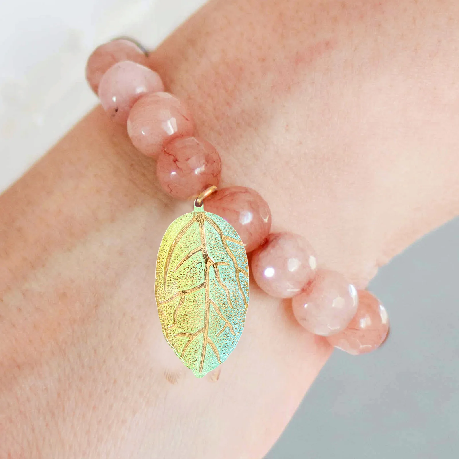 

20pcs Acrylic Leaf Charms Green Pendant for DIY Jewelry Making Crafts Bracelet Retro Leaf Charm Pendant Jewelry Accessories