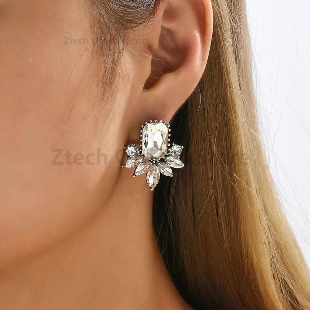 Korean Fashion Elegant Geometric Rhinestone Decor Small Stud Earrings For Women Vintage Piercing Ear Accessories Charm Jewelry