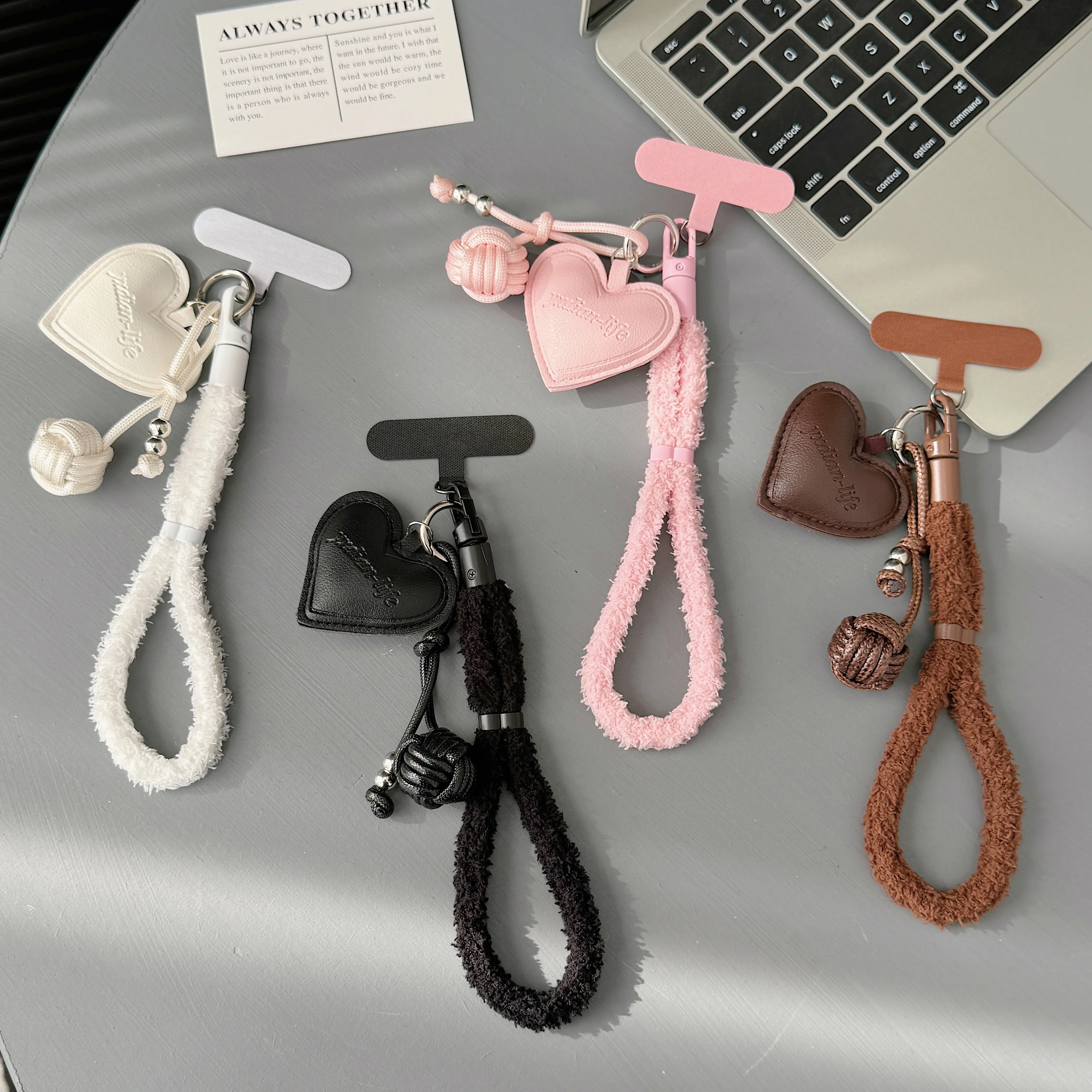 

Осень и зима 360° ° Вращающийся ремешок для мобильного телефона, короткая веревка на запястье, декоративная подвеска в форме сердца, универсальный аксессуар