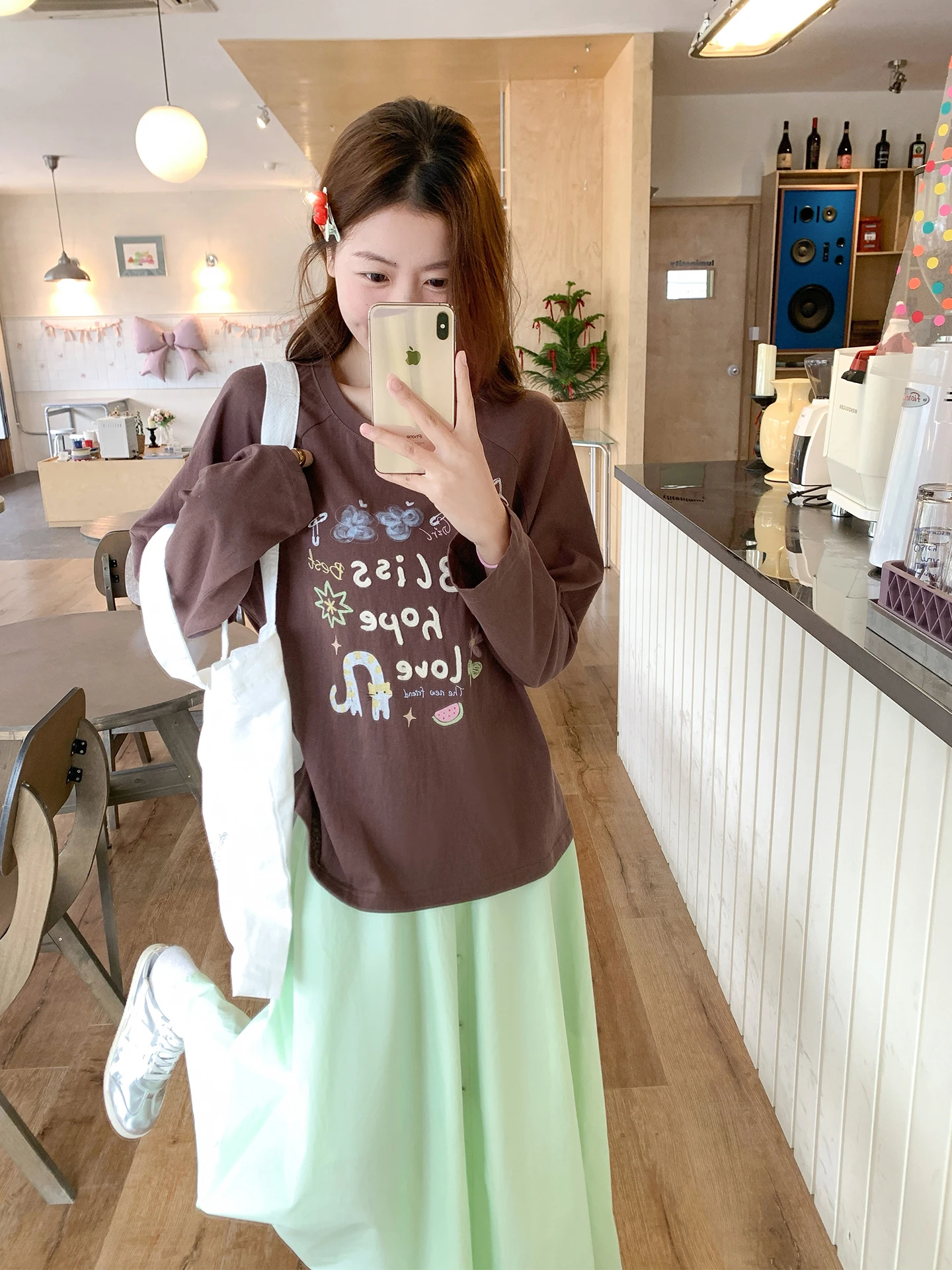 

Весенний новый комплект: женская свободная футболка с длинным рукавом и цветочным принтом в корейском стиле и юбка А-силуэта от Zeng Xiaoxian