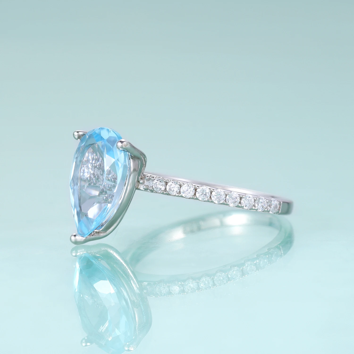 GEM'S BALLET Classic Pear Shape Sky Blue Topaz Engagement Rings 925 Sterling Silver Dainty Promise Ring  September Birthstone