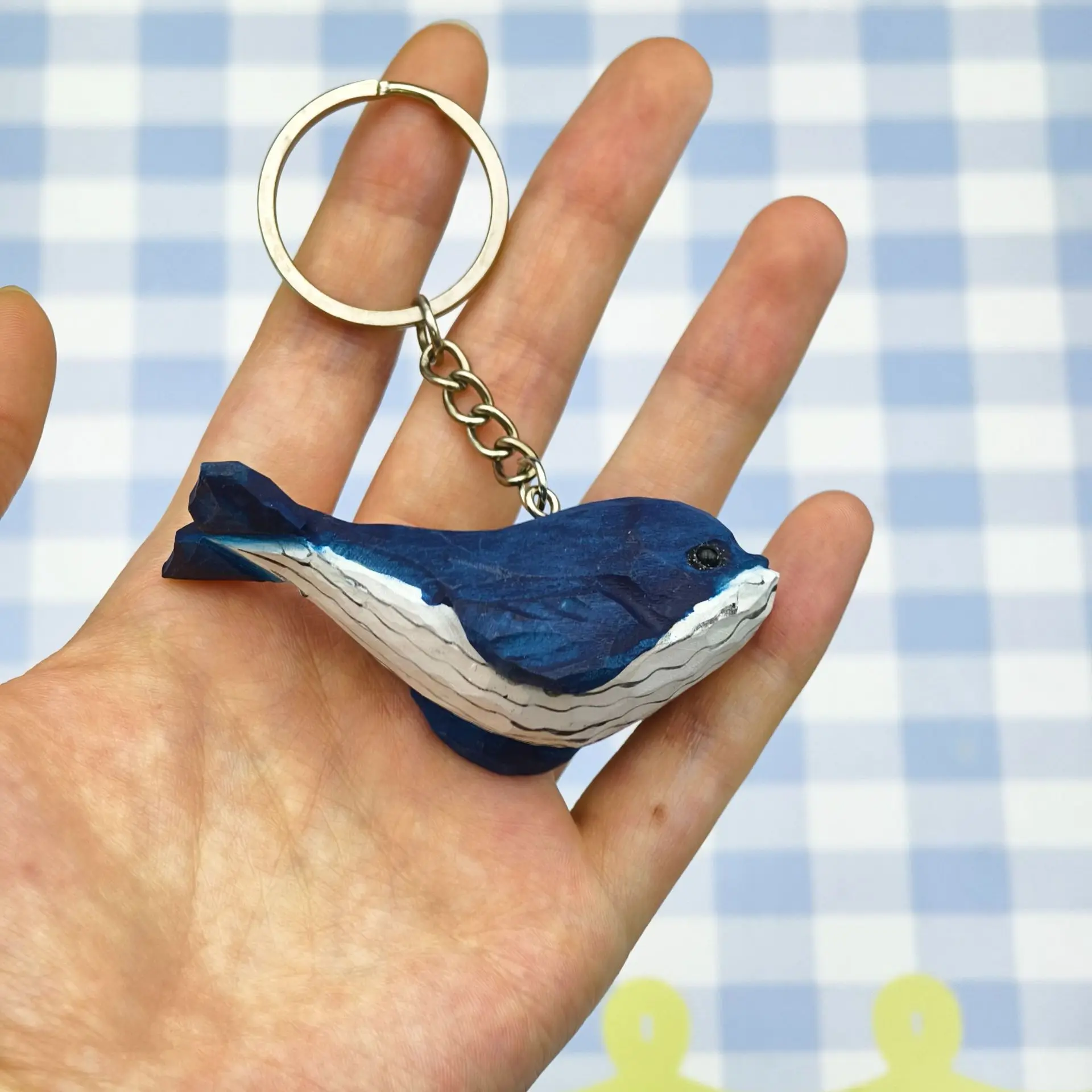Handgeschnitzter Holzwal-Schlüsselanhänger, Niedlicher 3D-Tier-Holzanhänger, Metall-Schlüsselring, Rucksack-Taschenanhänger, Geschenk für Meeresthematik-Liebhaber, Geburtstagsgeschenk – Detail 5