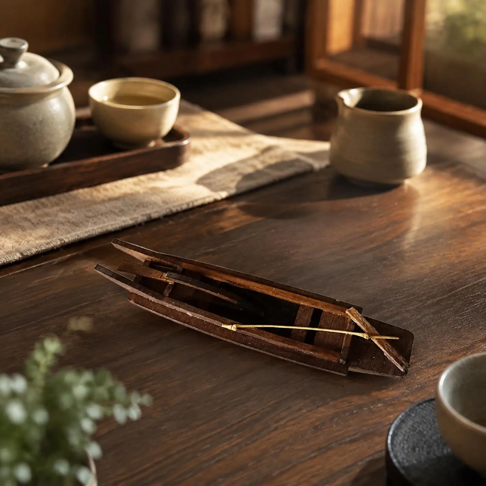 Chinese Style Decorative Boat Fir Wood Mini Sampan Figurine for Living Room Shelf Traditional Japanese Interior Styling