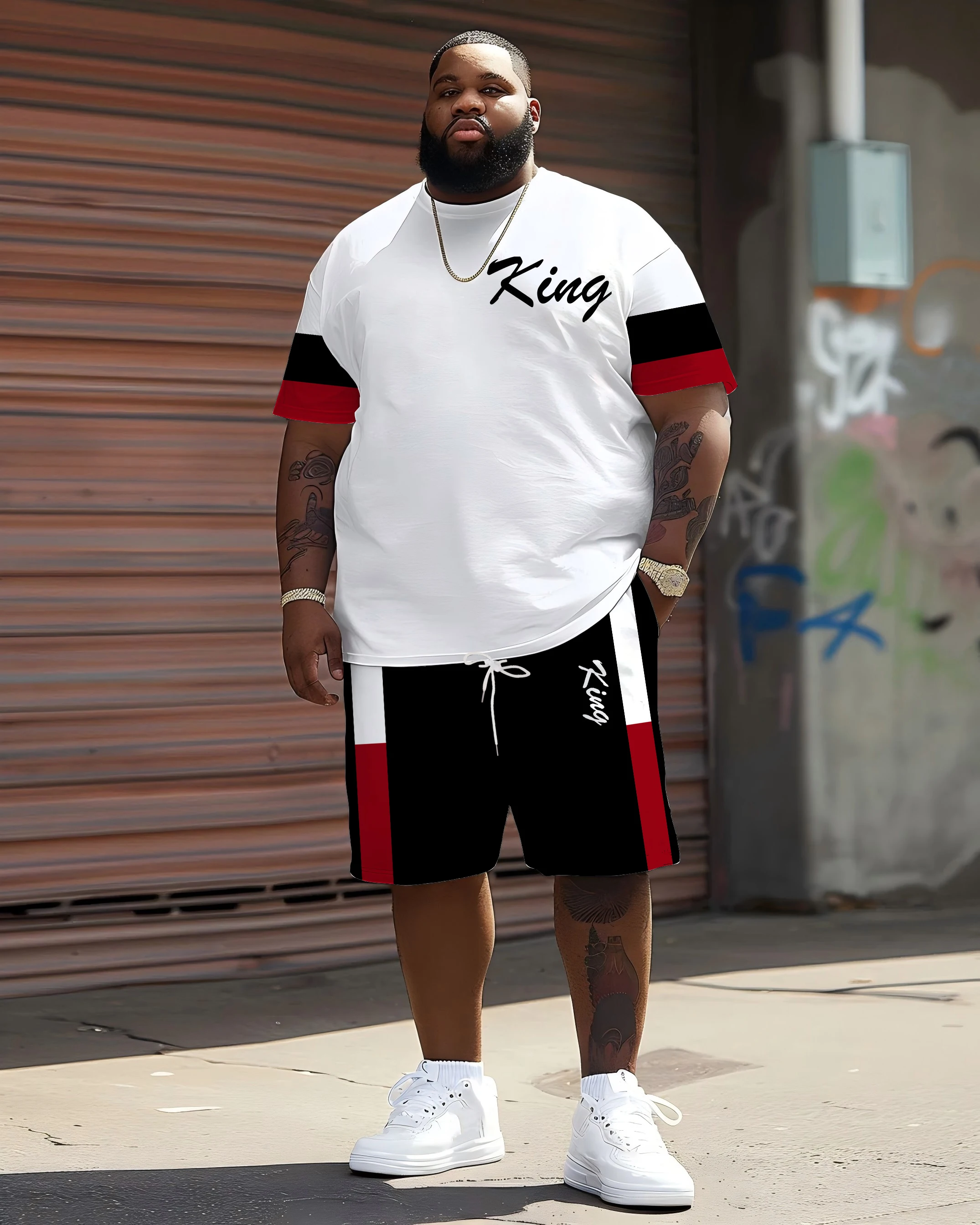 

This oversized men's short-sleeved T-shirt and shorts set features a breathable, elastic polyester fabric with a checkered strip