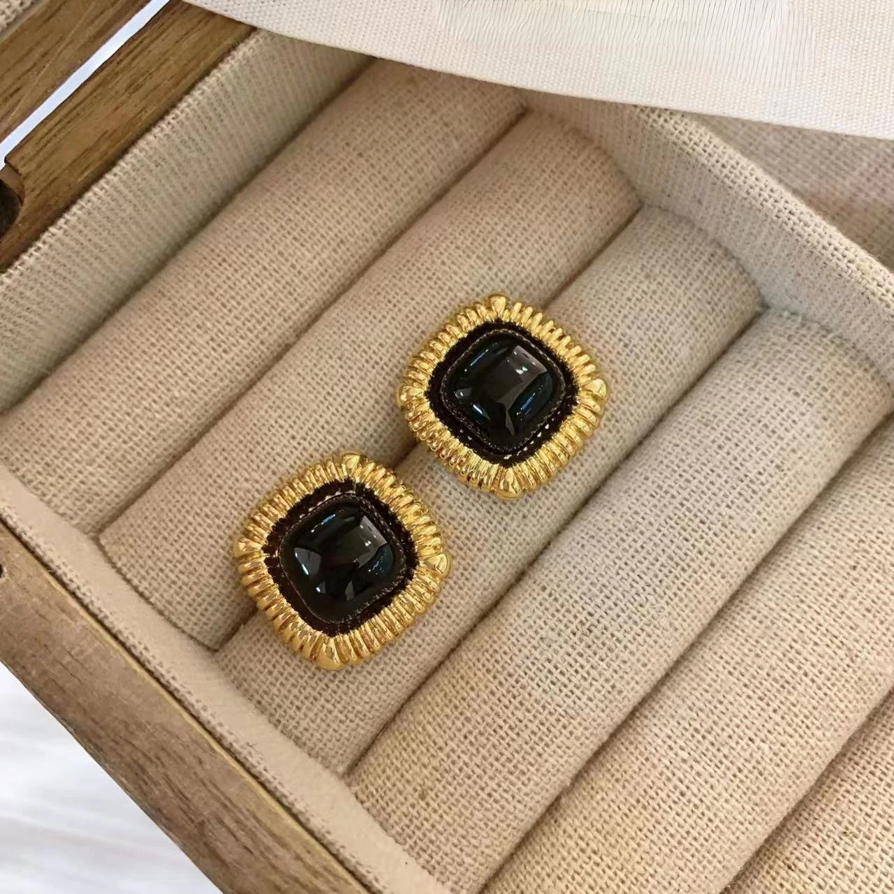 Vintage Luxury Geometric Square Stud Earrings for Women Spring Gold Wire Frame Black Block Ear Stud Fashion Trends Jewelry Gifts