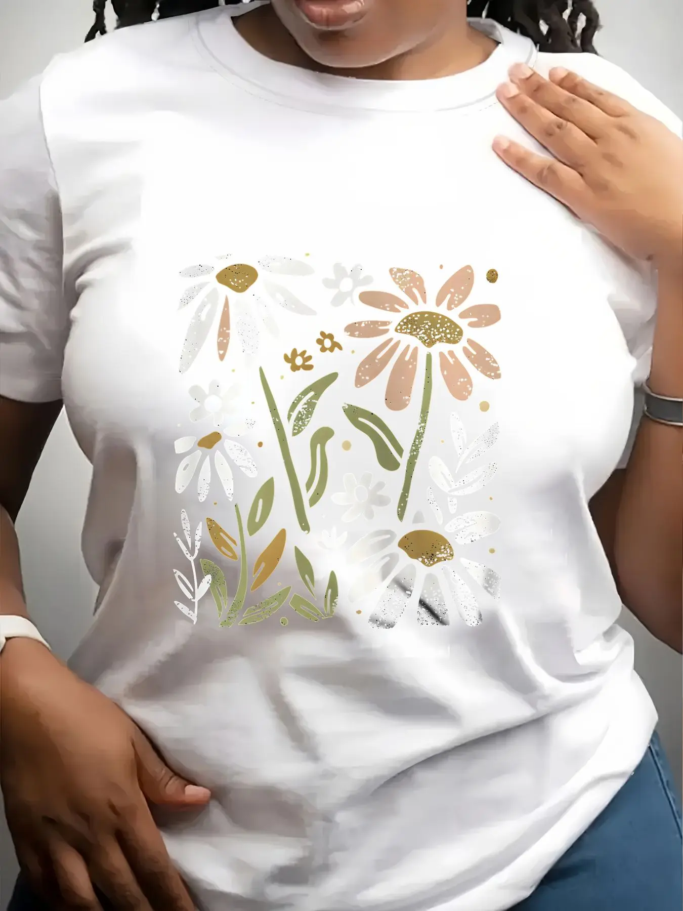 Women's Trendy Crew Neck T-Shirt Floral Pattern with Gold Accents Suitable for Casual Sportswear