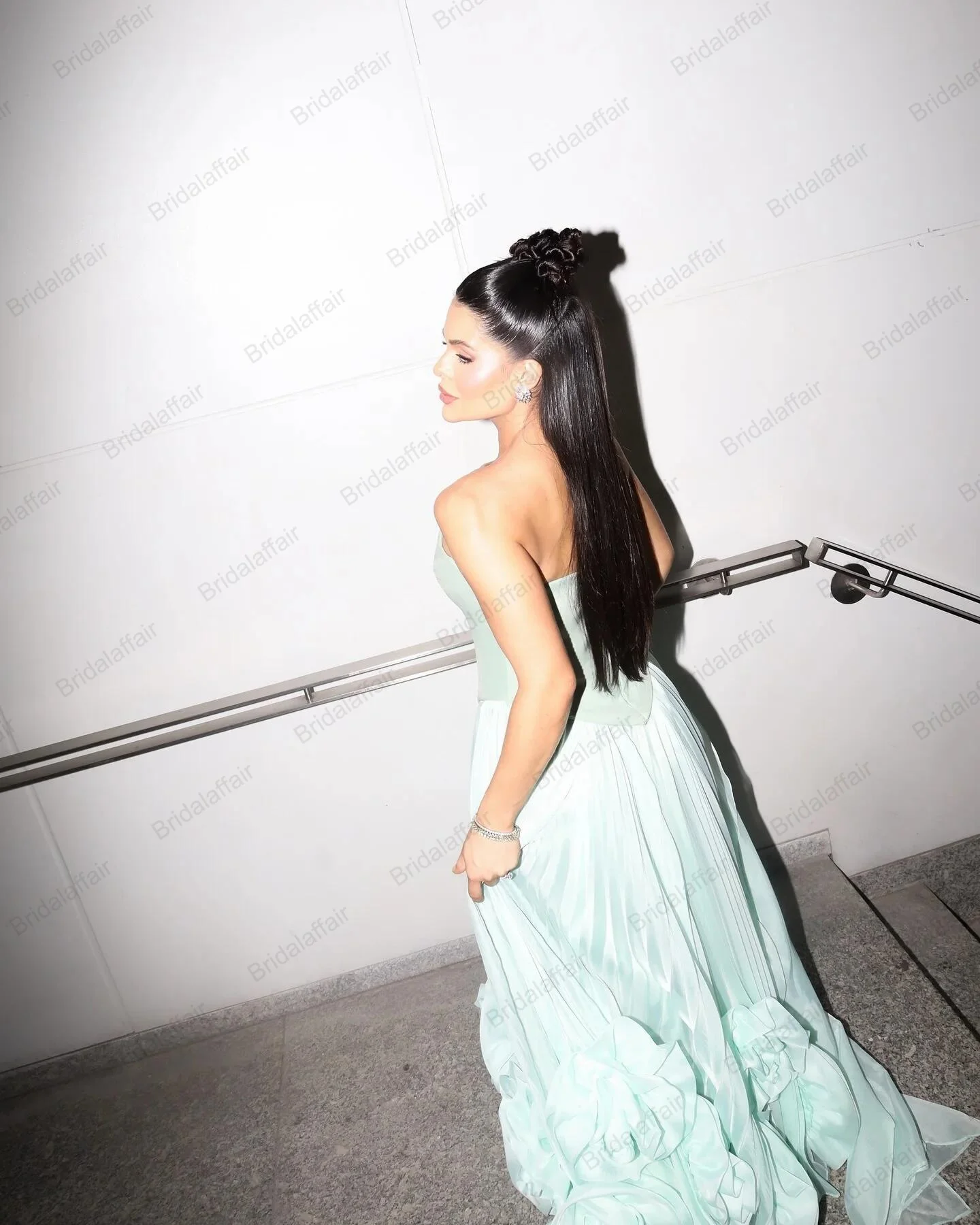 Vestidos de fiesta de flores hechos a mano en 3d, vestido de fiesta Formal árabe de tul plisado con bufanda, vestidos de noche largos elegantes sin mangas 2025