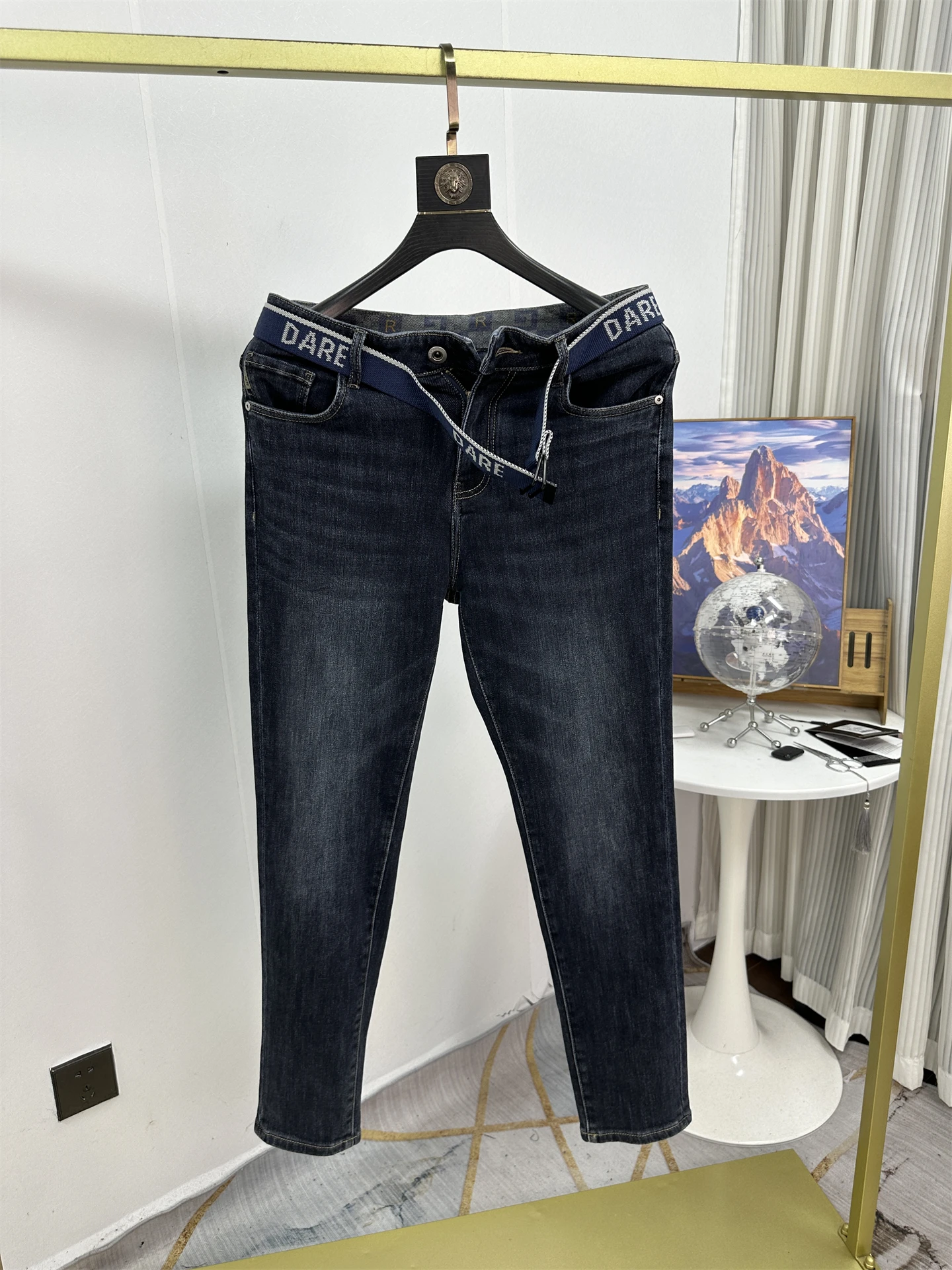 

Comfortable Cotton Stretch Denim Jeans Men's Slim Straight Casual Long Pants Autumn Season mid Waist Button Closure