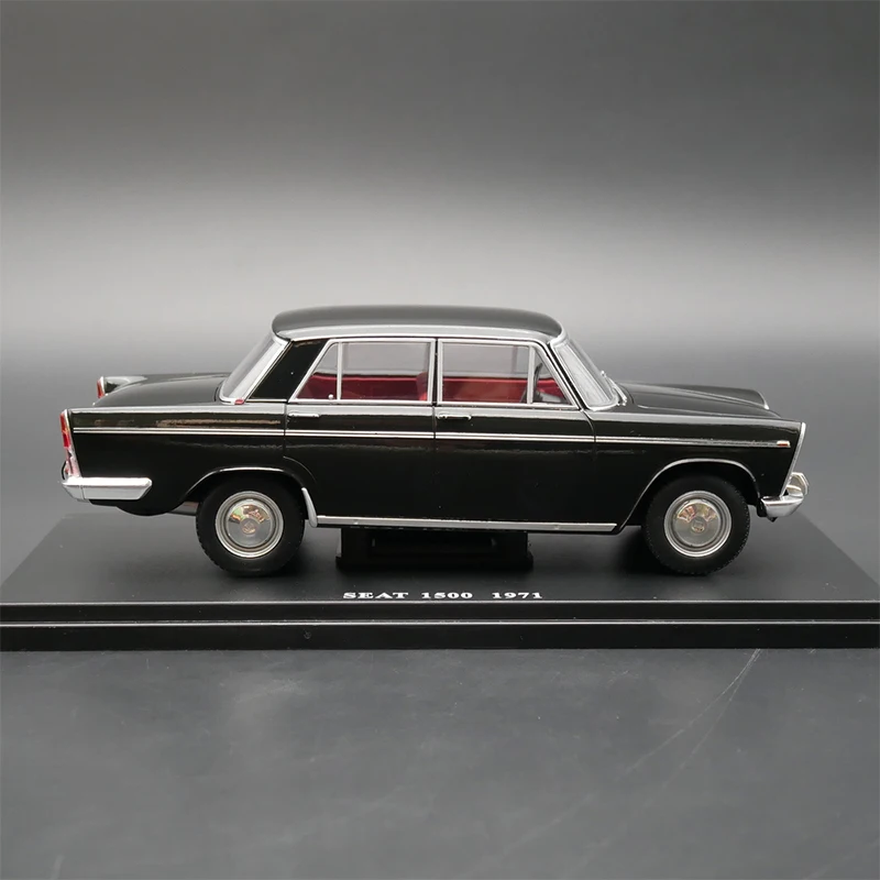 Ixo 1:24 スケール シート 1500 1971 シミュレーション合金車モデル 静的ディスプレイ コレクタブルギフト おもちゃ 記念品 装飾