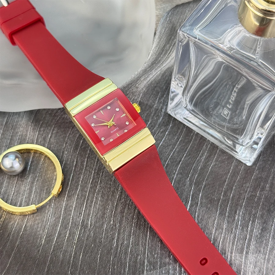 Fashion Colored Square Silicone Quartz Watch Small Student Watch Stylish Compact Timepiece for Youth