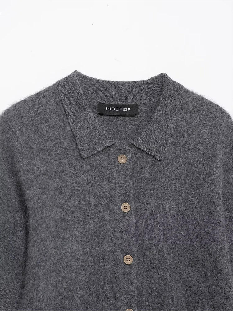 เสื้อคาร์ดิแกนถักแขนสั้นคอปกโปโลสีพื้นสไตล์ยุโรปแฟชั่นใหม่สำหรับผู้หญิงอเนกประสงค์และสง่างาม