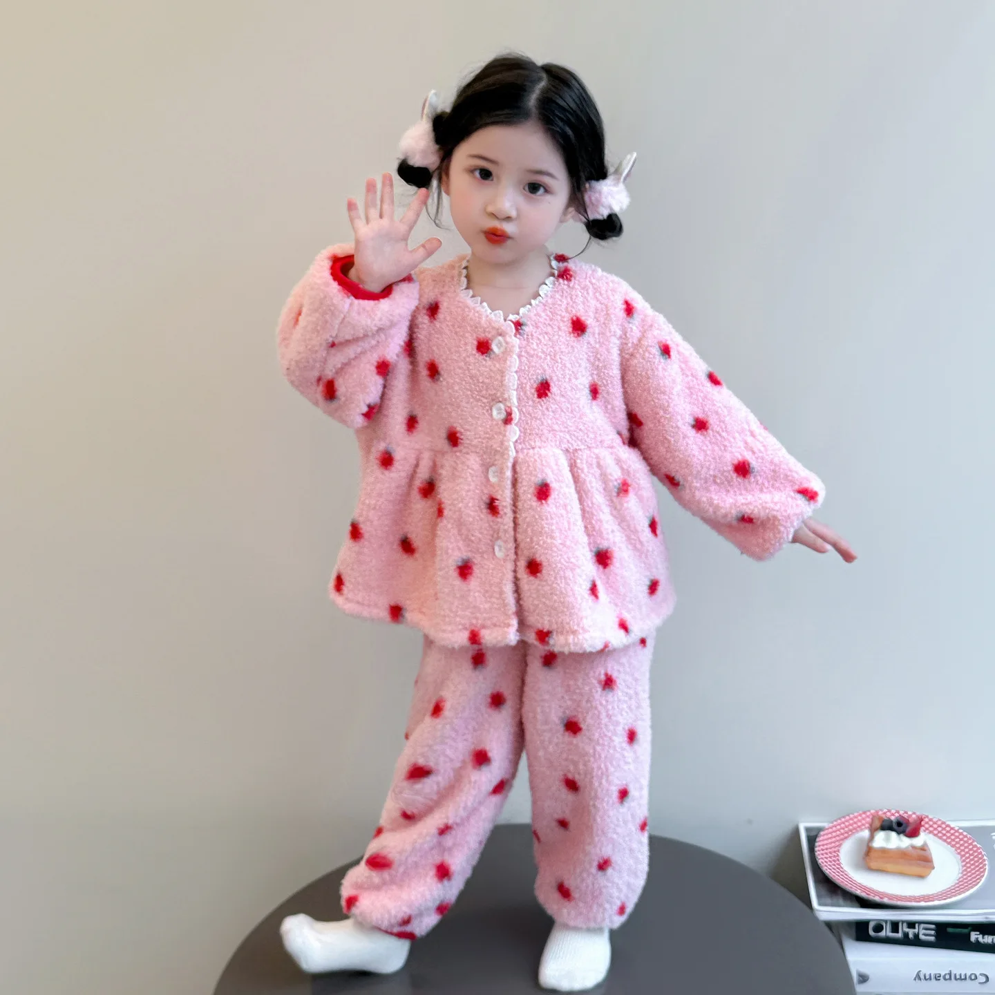 

Girls' Pajama Set 2025 New Autumn/Winter Coral Fleece Cardigan for Baby Girls and Children, Flannel Warm Home Clothes