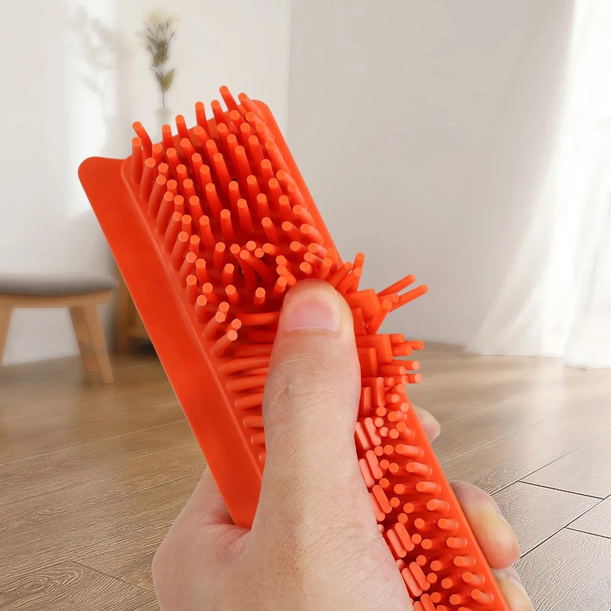 Gummibesen mit Abstreifer, verstellbare Länge, zum Entfernen von Tierhaaren und Flusen, geeignet für Teppiche und Hartböden, keine Kratzer. – Detail 7