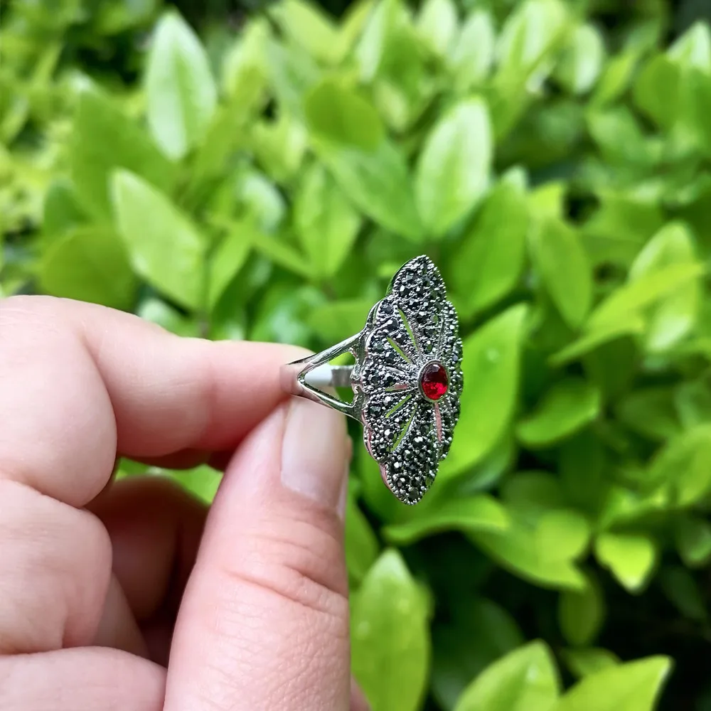 Ajojewel Red Zircon Vintage Fashion Rings 2024 Woman Luxury Flowers Design Finger Jewelry With Black Rhinestones