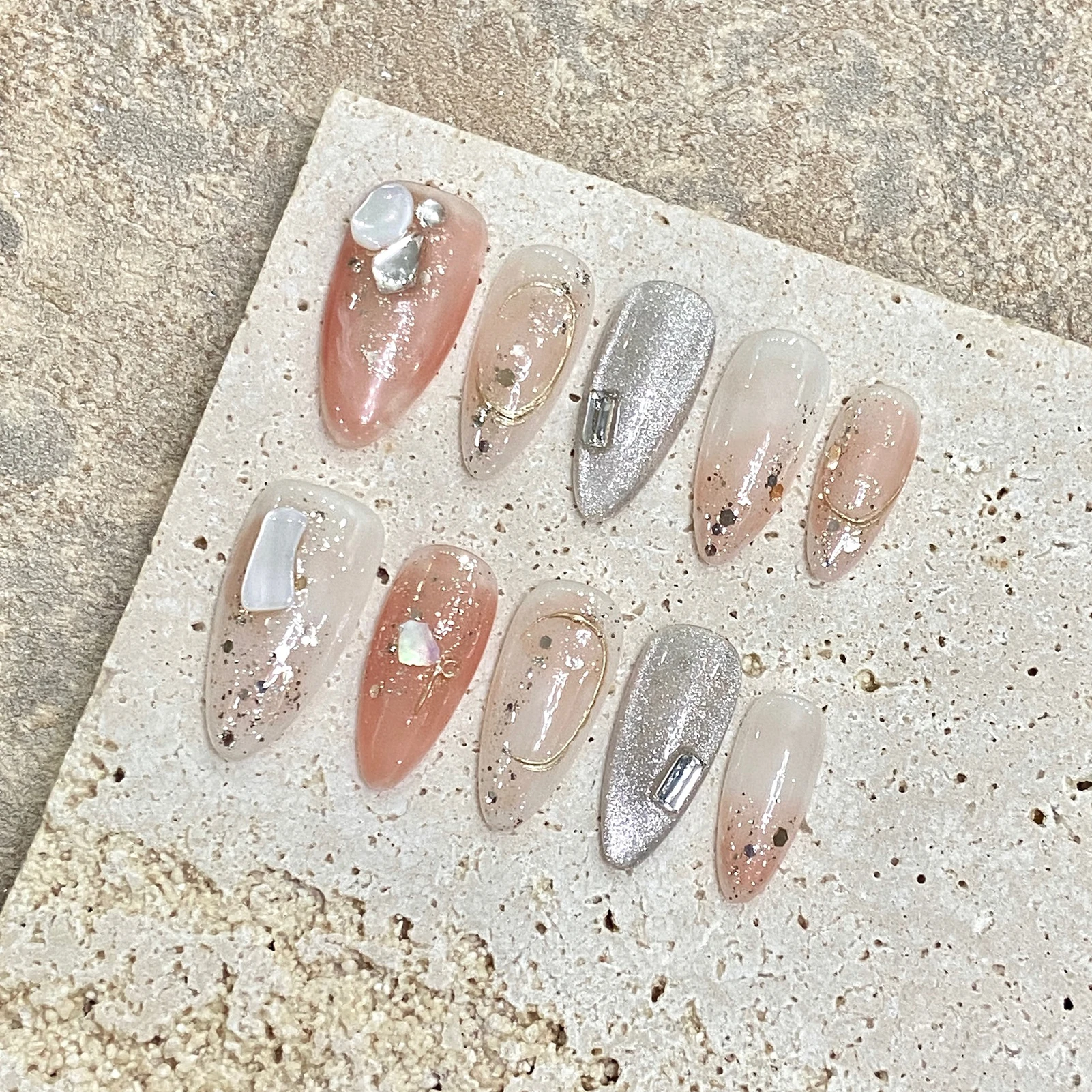 

Handmade Cat's Eye False Nails Flash Almond Fake Nail Patches Glitter Rhinestone Designs Press On Nails Full Cover Manicure Art