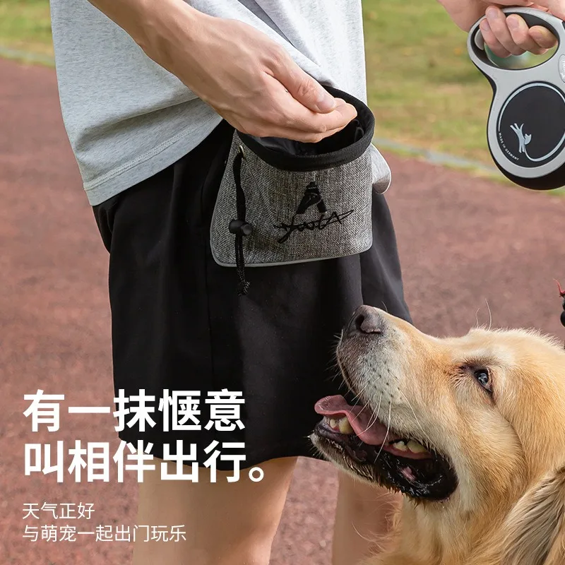 

New outdoor pet snack package reflective dog walking snack bag hydrating cloth professional training dog food bag storage bag