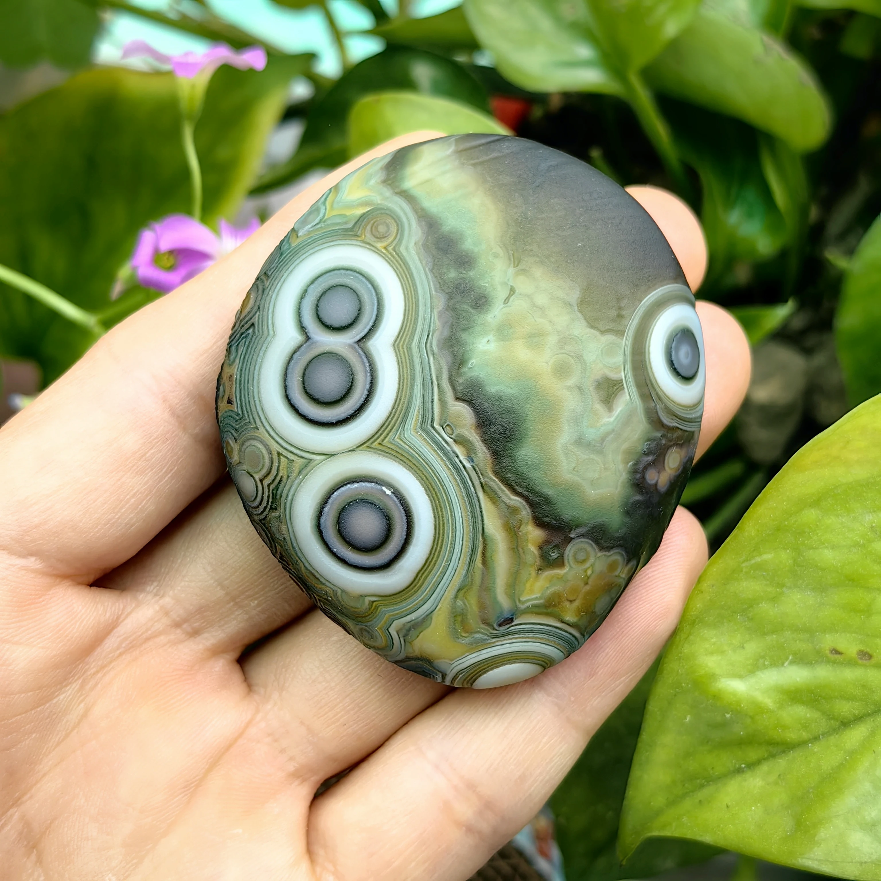 Pure Natural Agate Stone with Eye Pattern Oval Cabochon Mineral Specimen for Stress Relief Home Decor Art Collection Gift 81g