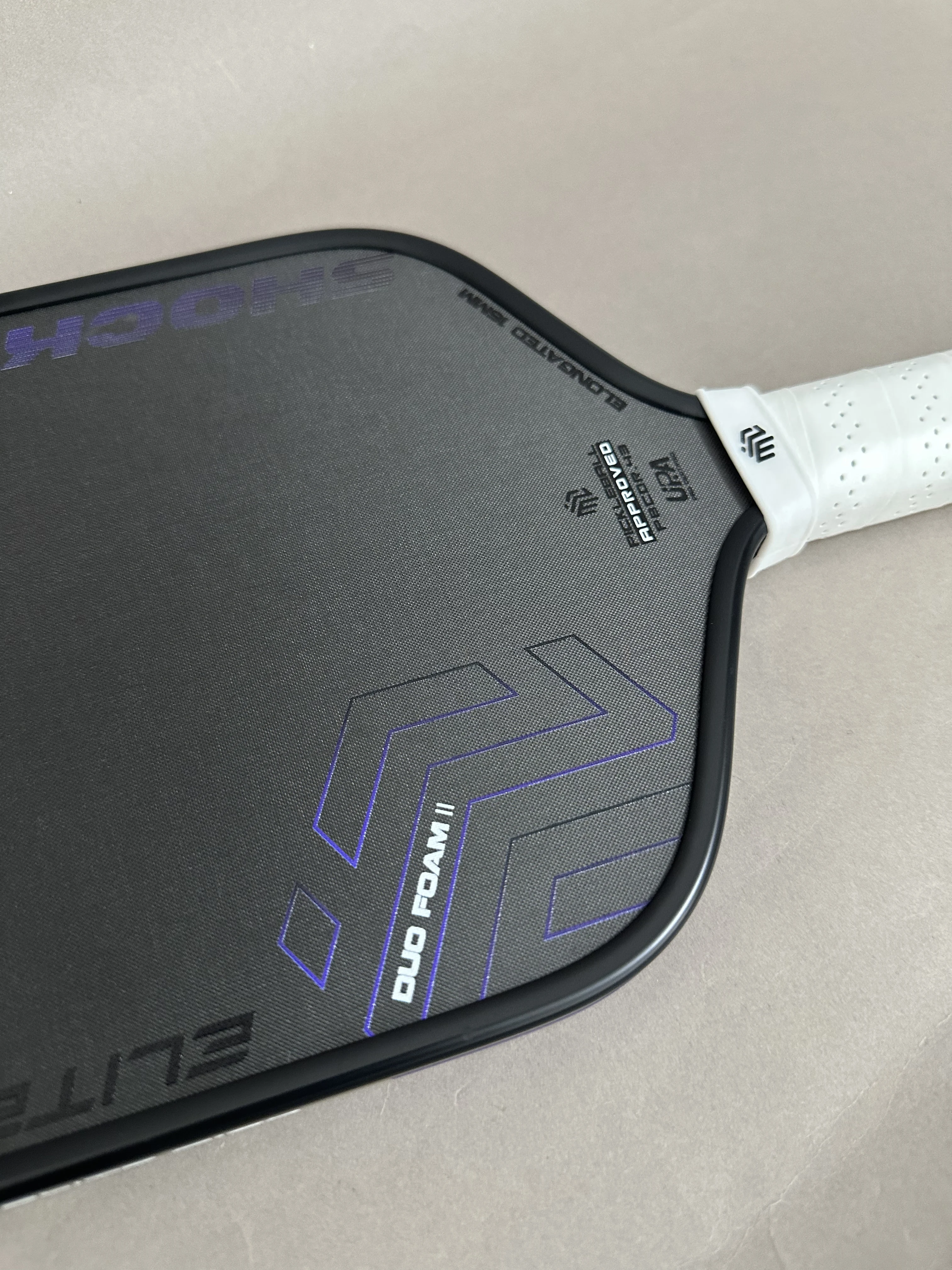 Elite Pick Gen7.0 Pickleball-Schläger mit verbessertem EPP+EVA-Doppelschaumkern, hitzegepresst, integrierter T800-Kohlefaser, mattierte Oberfläche – Detail 4