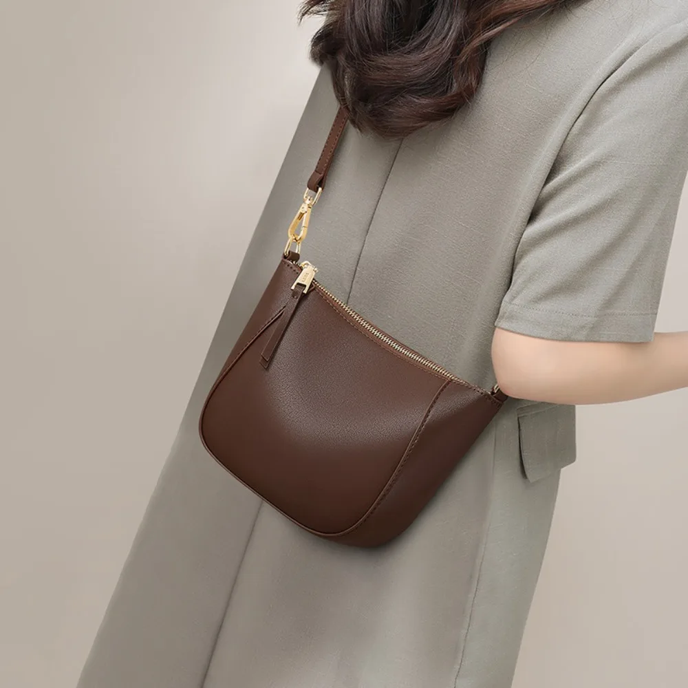 

New Women's Autumn and Winter Fashion, Versatile, Commuting, Leather, Leather, Body-wearingsmall Shoulder Bags, Dumpling Bags