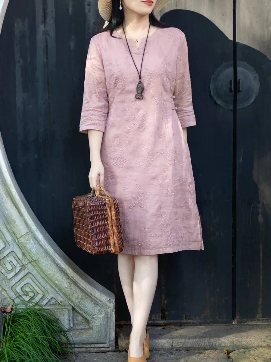 New Chinese Style Women's Dress V-Neck Embroidery Cotton Linen Vintage Gentle Wind Heavy Embroidery Skirt Loose Waist Design