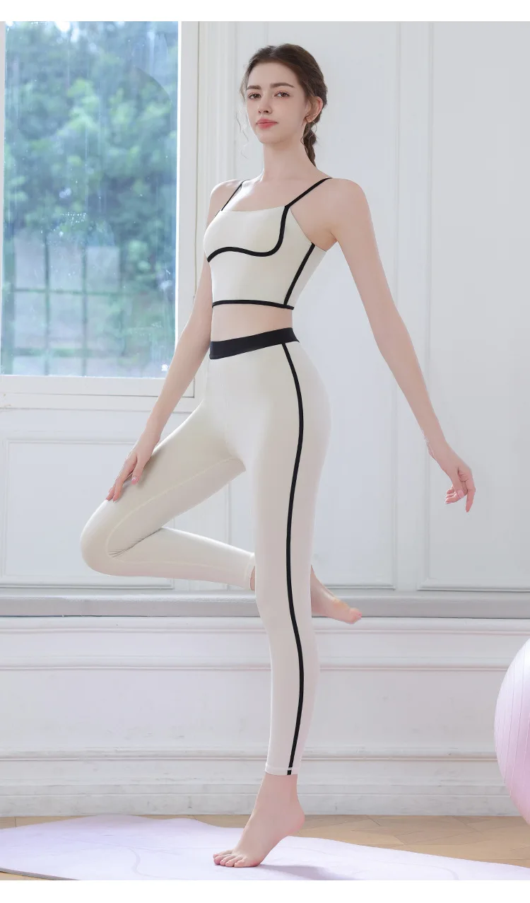 

European and American Contrasting Yoga Suit Women's Set Yoga Running Integrated Sports Top Vest Sports Casual A-line Yoga Skirt