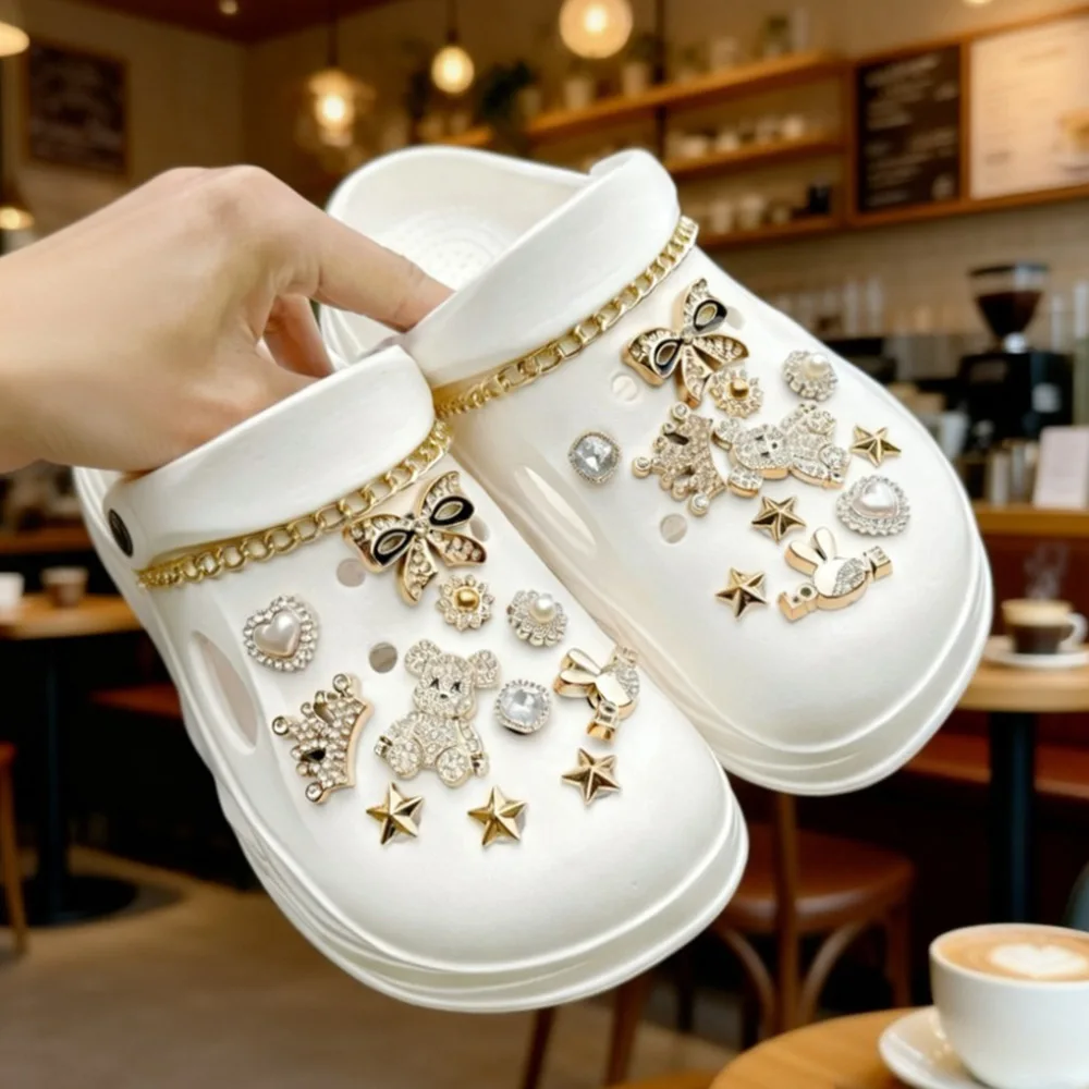 24Pcs Fashion Shoe Charms Set for Sandals Clogs Pins Accessories Diamond Bear Bow Crown Chain Personalized Sneaker Decorations