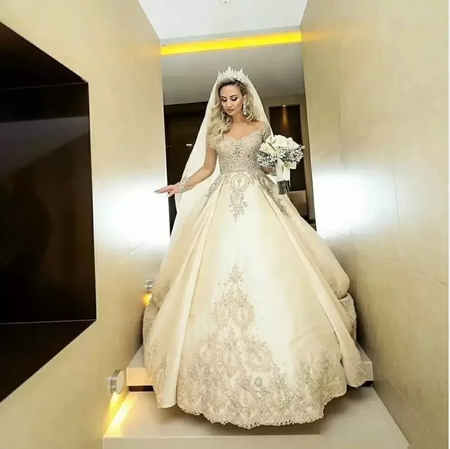 

Customized Modern Appliques Beads Luxury Wedding Dress 2023 Robe De Mariée Cathedral Train Illsion Long Sleeves Ballgown Bridal