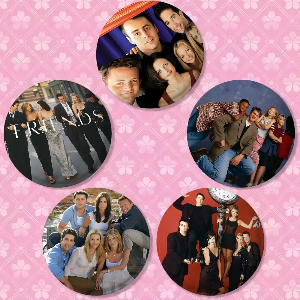 A-American TV S-Series F-Friends شارات الكرتون التلبيب دبابيس بروش المشجعين الحلي الهدايا ظهره ديكور لقم المجوهرات #4