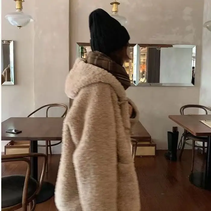 Cappotti con cappuccio da donna in pelliccia sintetica 2024 nuovo autunno inverno floccaggio moda addensata appare ispessimento cappotto caldo T939