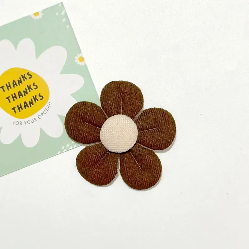 40 Stück 4,5 cm große Stoffblumenapplikationen mit fünf Blütenblättern für DIY-Haarspangen, Kleidung, Schuhe, Hüte, Dekorationen und Aufnäher – Detail 6
