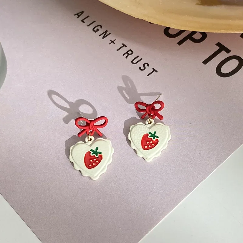 Pendientes de lazo rojo para mujer, aretes colgantes de corazón de fresa dulce, joyería de fiesta coreana, regalos de moda, novedad