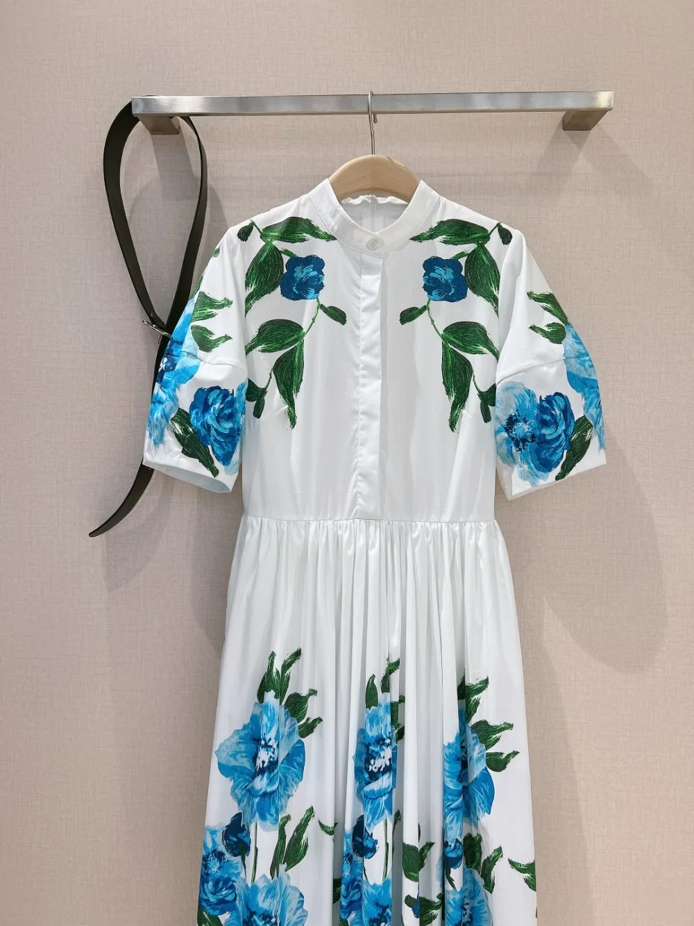 Imagem -03 - Vestido Feminino Branco Azul com Estampa Floral Manga Curta Midi Verão Novo 2024