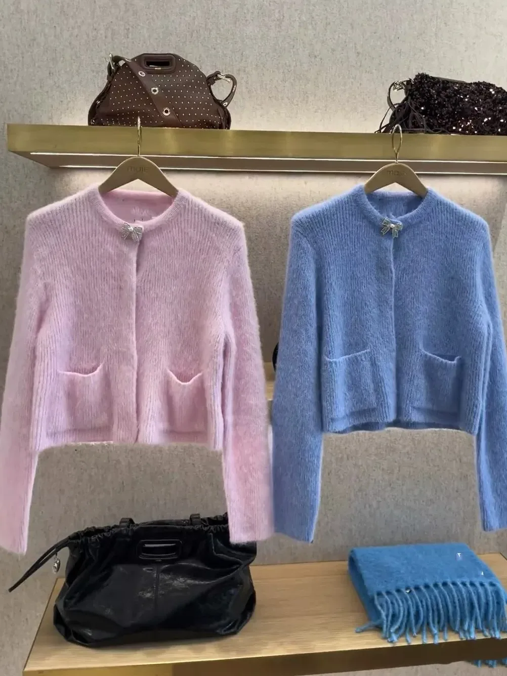 High-End-Version Europäische Sle gestrickte lange Sve-Knoten verzierte Diamant-Damenoberteil rosa offene Strickjacke