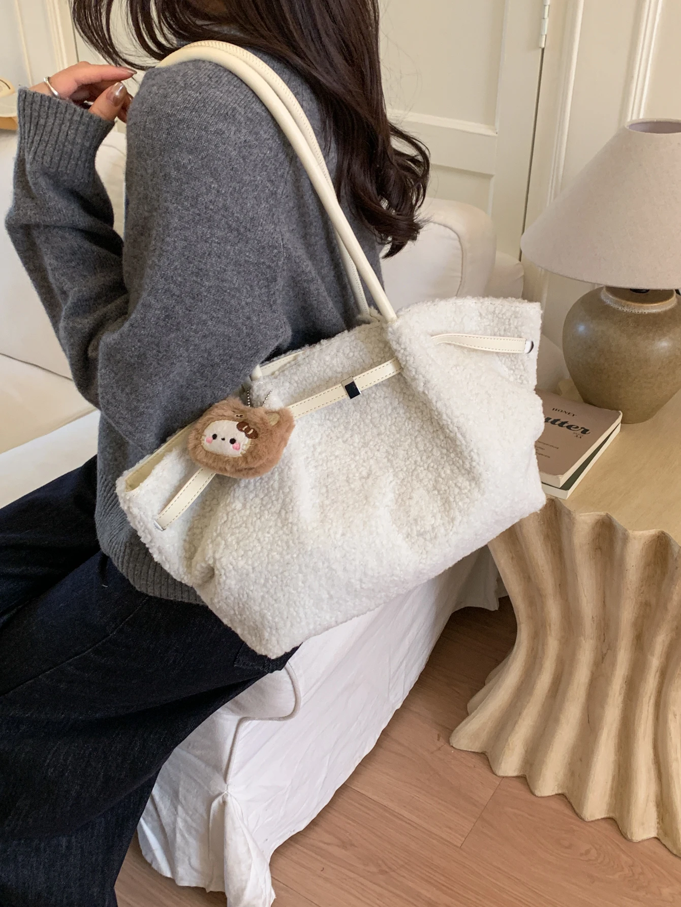 

Модная большая меховая сумка-тоут Capaci, женская ручная пригородная сумка, новинка зимы 202, повседневная простая однотонная сумка