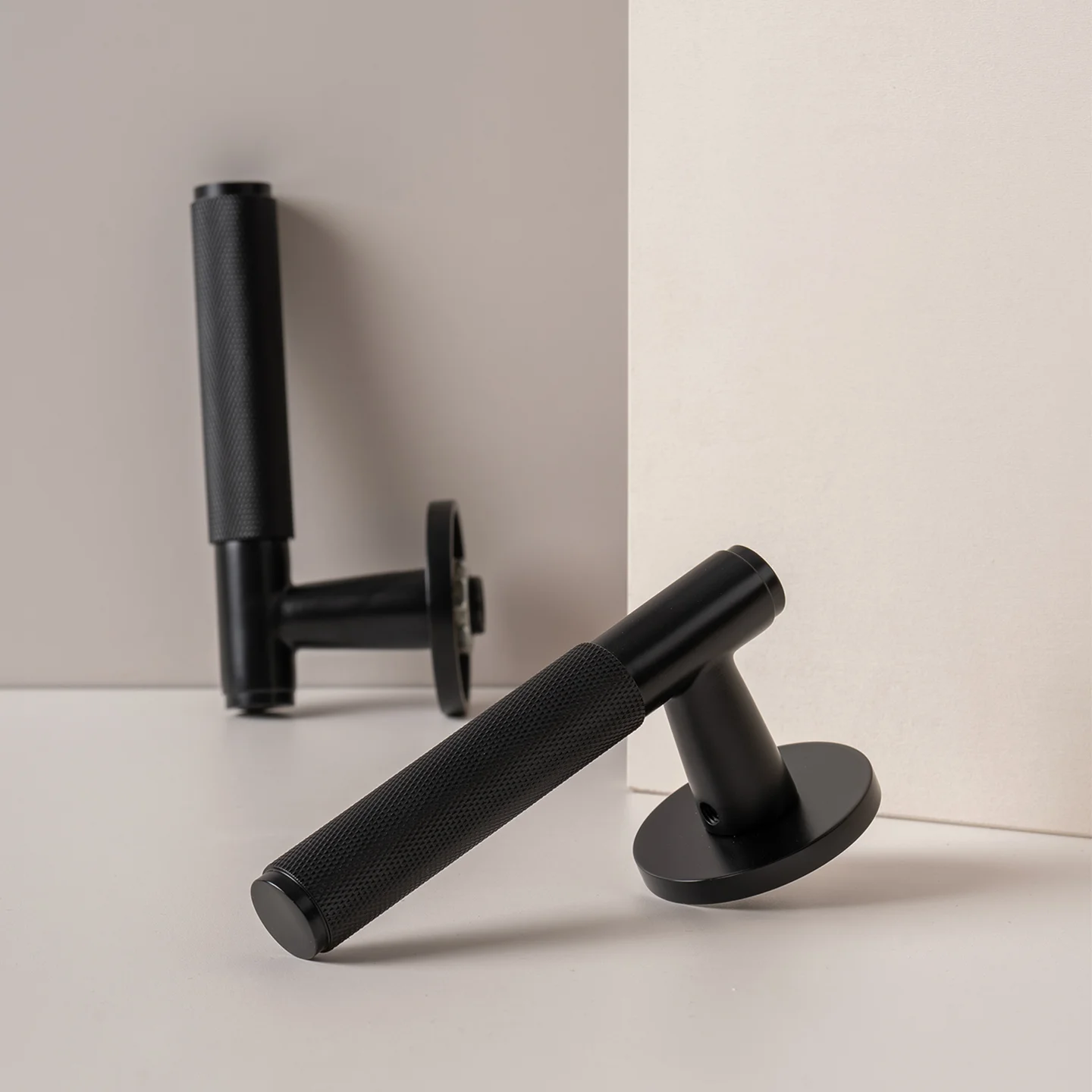 DOOROOM Brass Door Lock Set Modern Knurled Matte Black Interior Door Lock Decorative Lock Privacy Lock Passage Lock