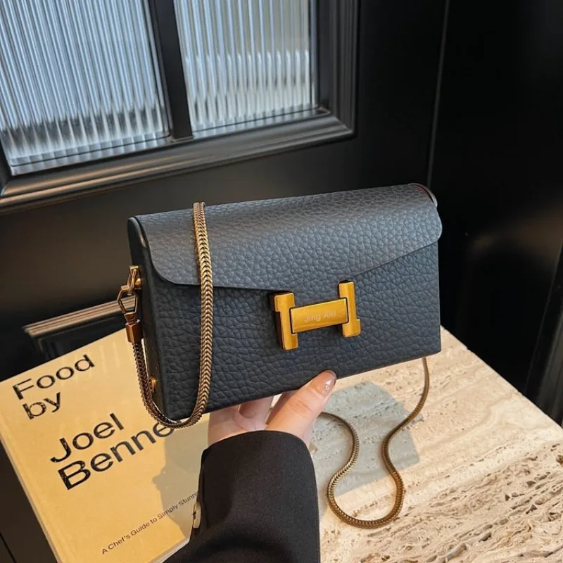 

Female Casual Crossbody Bag Relaxed Style For Weekend Activities Informal Outings Comfortable