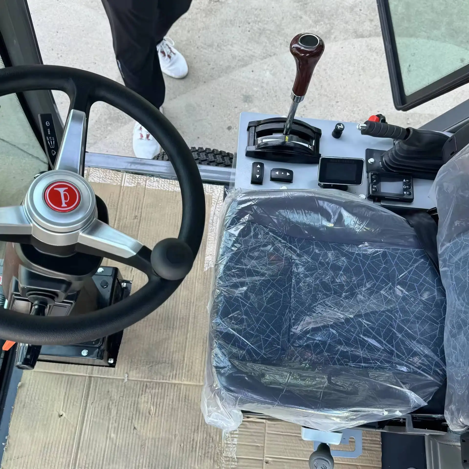 25HP 140CM Ride-On Multifunctional Floor Sweeper Snowplow Electric Start Driving Winter Road Sanitation Snow Removal Machine