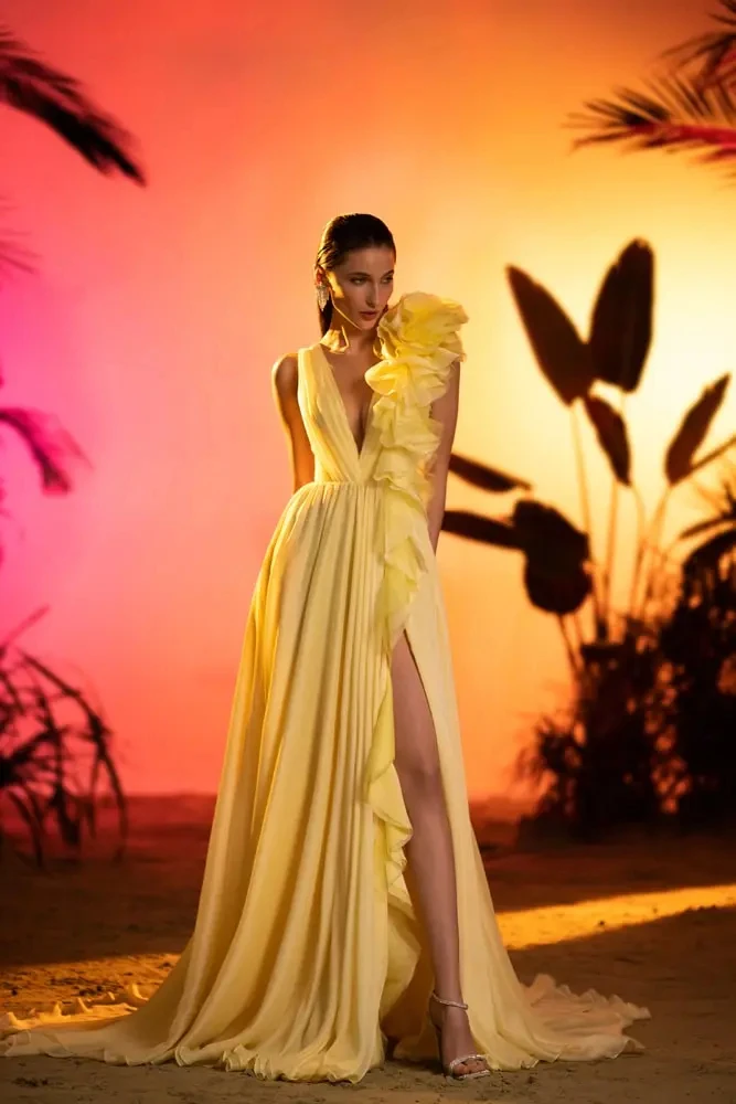 

Fashion Celebrity Yellow Organza Sleeveless Ball Gown Ruffled High Slit V Neck Formal Special Occasion Evening Gown